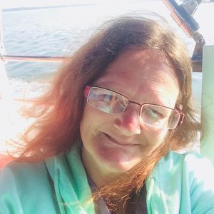 Meet your Posher, Debbie